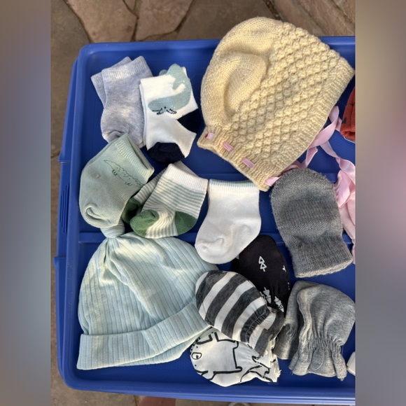 Big bundle of newborn baby socks, mittens, caps, beanies - Picture 2 of 10